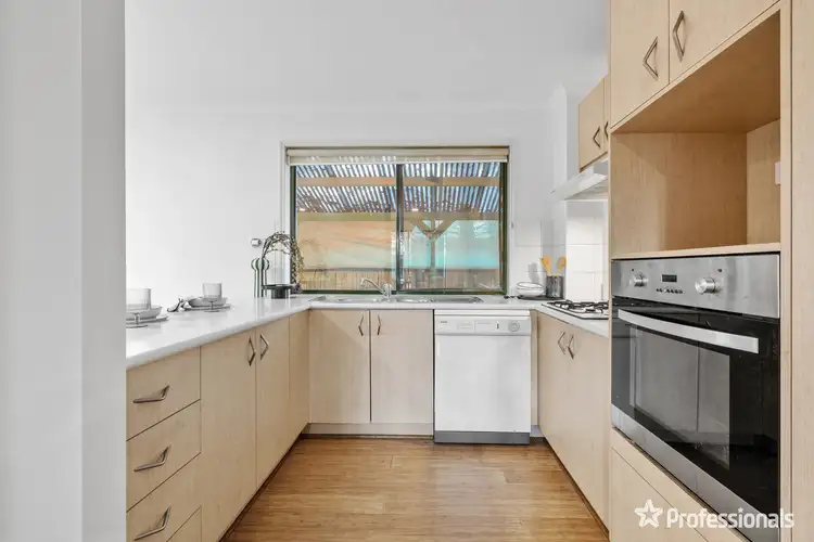 Fifth view of Homely house listing, 6 Mahlan Close, Hillside VIC 3037