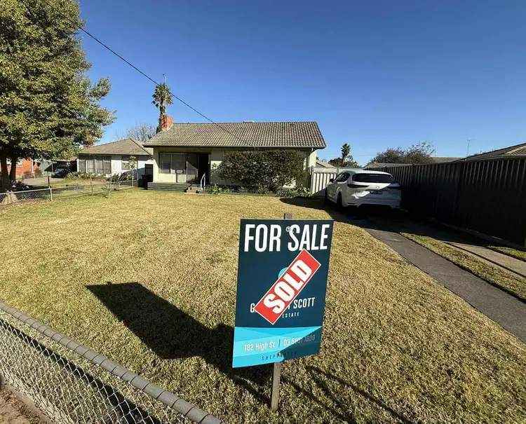 8 Dear Court, Shepparton VIC 3630