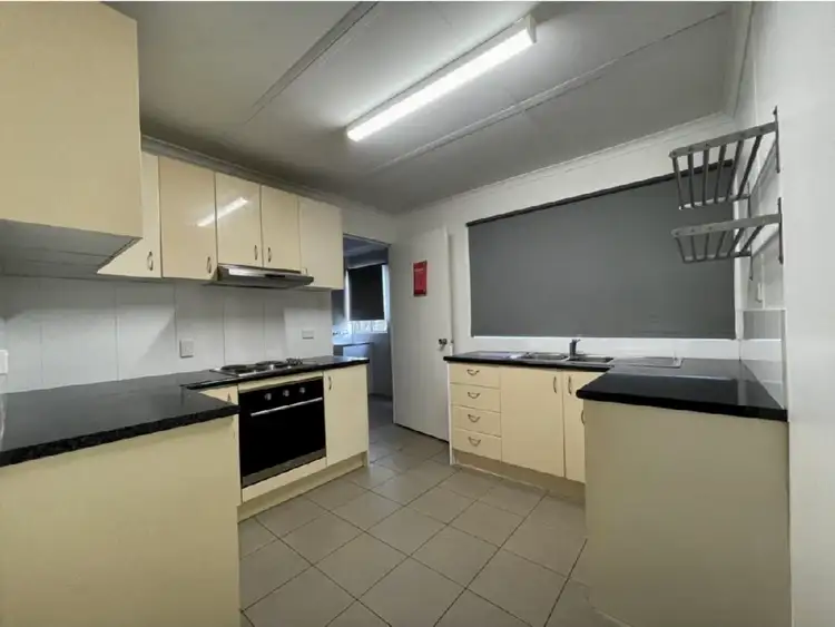 2/8 RENIER Crescent, Moranbah QLD 4744