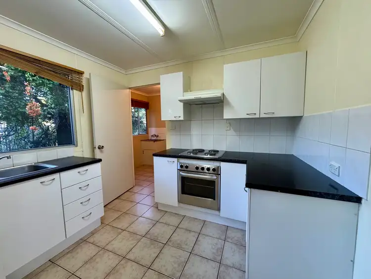 2/8 RENIER Crescent, Moranbah QLD 4744