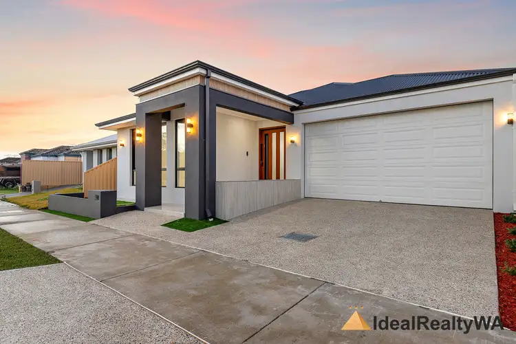 11 Lausanne Way, Canning Vale WA 6155