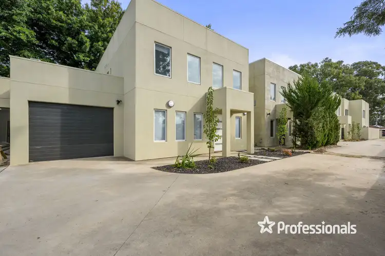 Second view of Homely townhouse listing, 2/76 Charles Street, Wodonga VIC 3690
