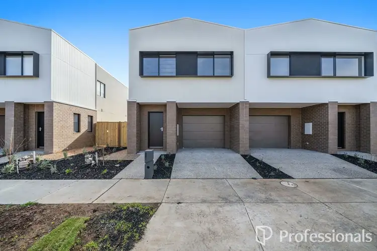 Main view of Homely townhouse listing, 34 Stevo Way, Fraser Rise VIC 3336