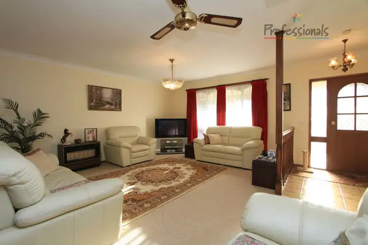 Second view of Homely house listing, 7 Evans Court, Wodonga VIC 3690
