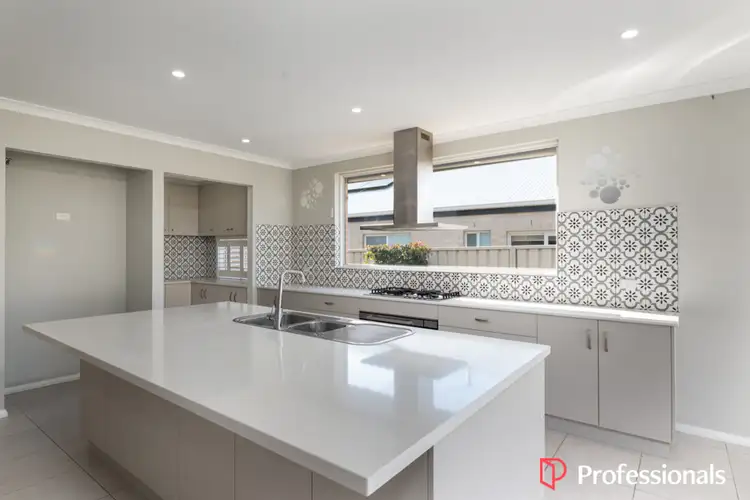 Fifth view of Homely house listing, 33 Erlandsen Circuit, Wodonga VIC 3690