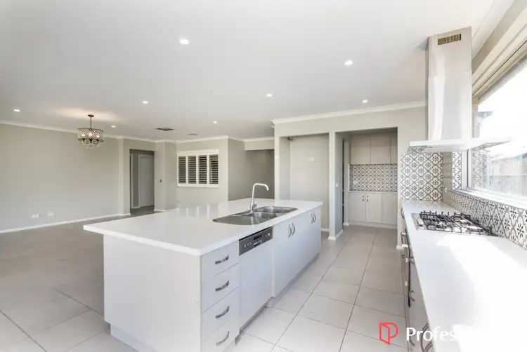 Sixth view of Homely house listing, 33 Erlandsen Circuit, Wodonga VIC 3690