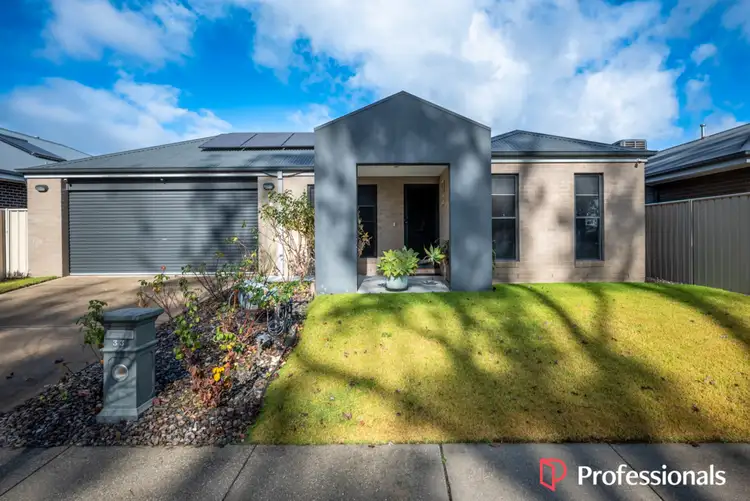 Main view of Homely house listing, 33 Axford Boulevard, Wodonga VIC 3690
