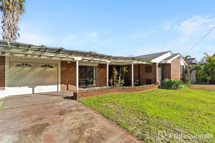 Second view of Homely house listing, 5 Summer Place, Thornlie WA 6108