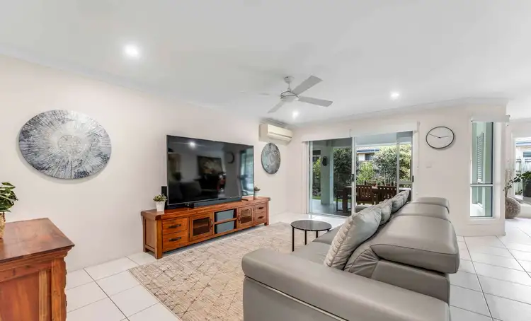 12 Gloria Parade, Redland Bay QLD 4165