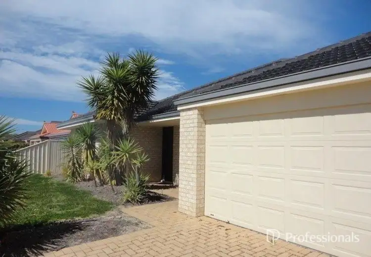 Second view of Homely house listing, 33 Mica Mews, Wattle Grove WA 6107