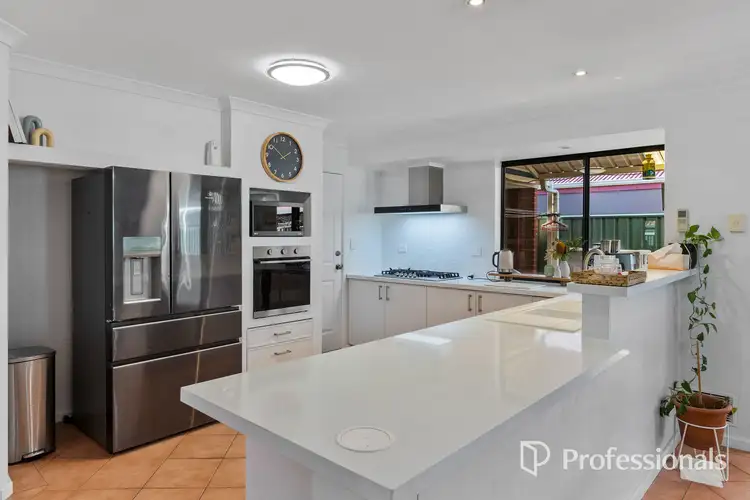 4 Sheriff Circuit, Wattle Grove WA 6107