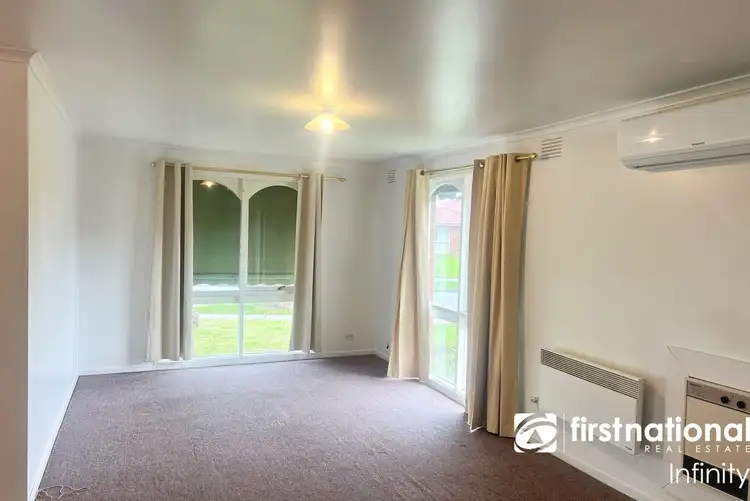 Fifth view of Homely house listing, 4 Elaine Court, Cranbourne VIC 3977