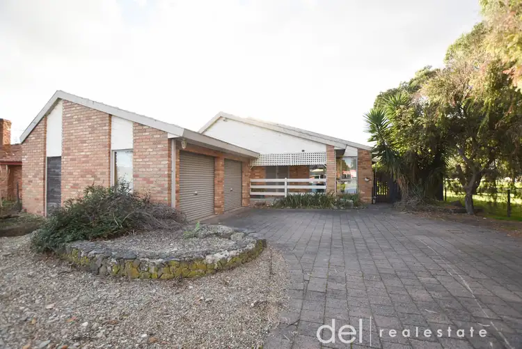 29 Stirling Avenue, Cranbourne North VIC 3977