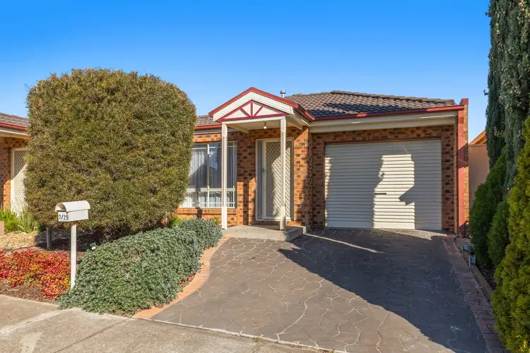 2/25 Jade Way, Hillside VIC 3037