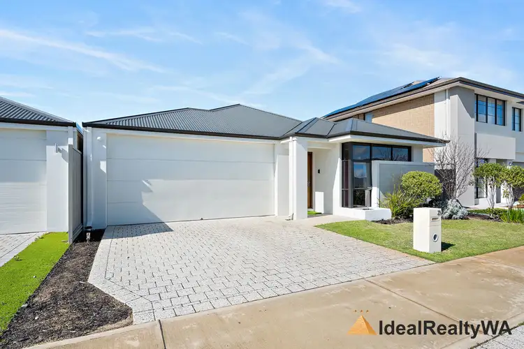 23 Golden Way, Piara Waters WA 6112