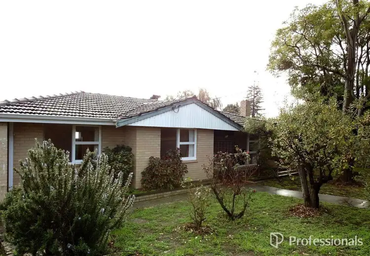2 Brooks Street, Kalamunda WA 6076