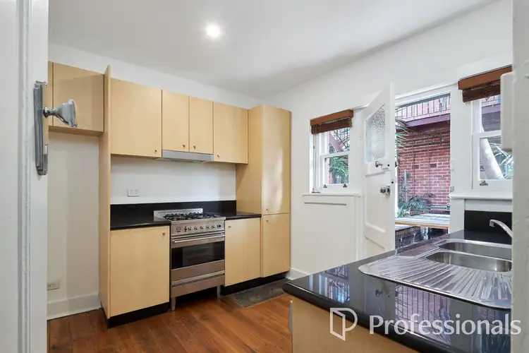 2/72 Grey Street, St Kilda VIC 3182