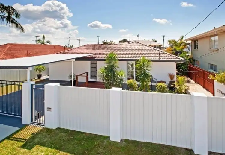 13 Robin Avenue, Paradise Point QLD 4216