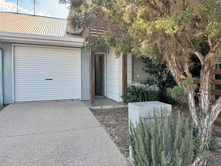 2/2 KINGFISHER Street, Moranbah QLD 4744