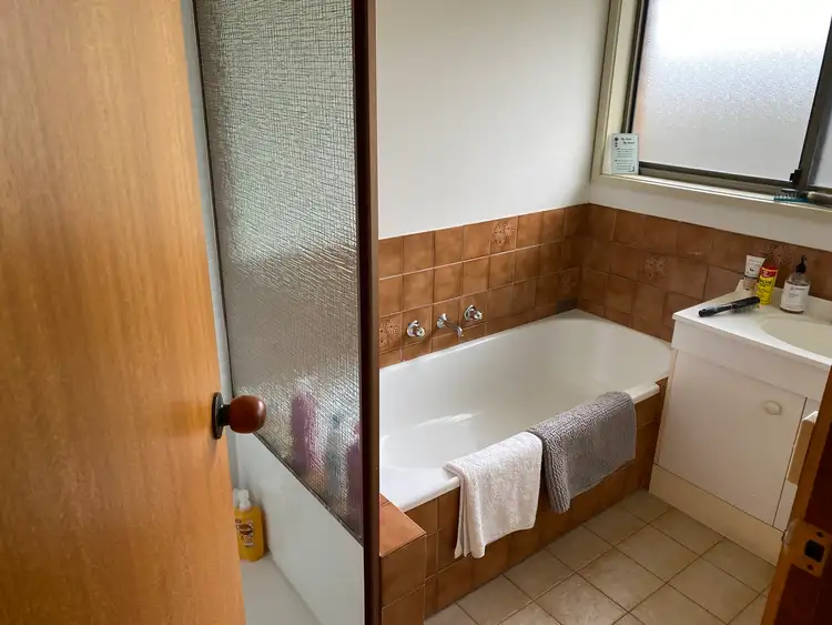 Fifth view of Homely unit listing, 2/70 Bellarine Circuit, Morwell VIC 3840