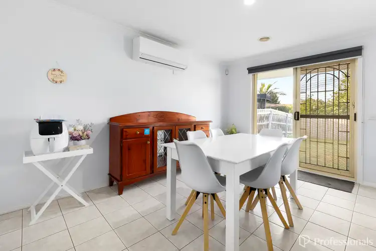 Fifth view of Homely house listing, 40 Brindalee Way, Hillside VIC 3037
