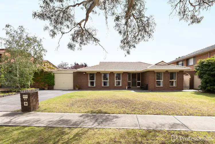 45 Corryong Crescent, Taylors Lakes VIC 3038