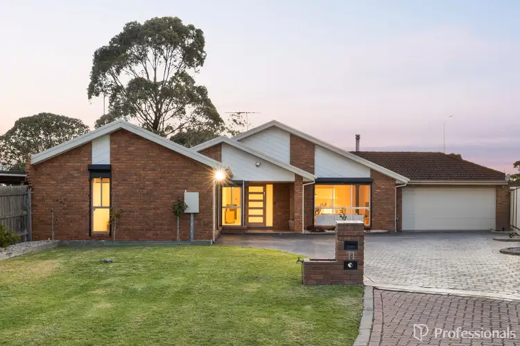 11 Eagle Terrace, Taylors Lakes VIC 3038
