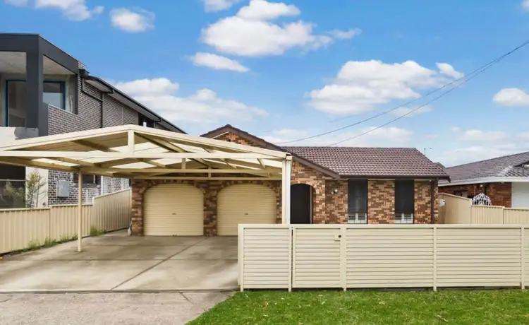18 Ganmain Crescent, Milperra NSW 2214