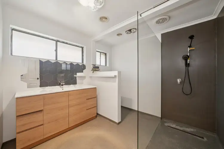 Fifth view of Homely house listing, 8 Hotham Crescent, Shepparton VIC 3630