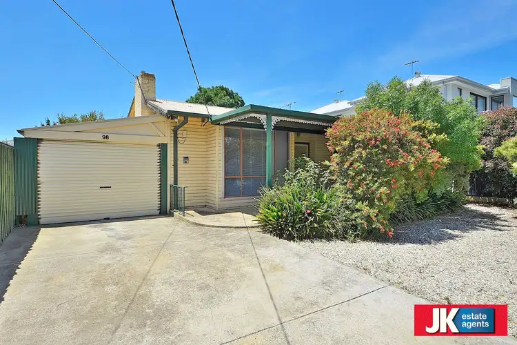 98 Darnley Street, Braybrook VIC 3019