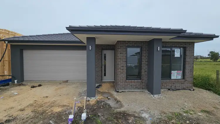 86 Bourbon Road, Cranbourne East VIC 3977