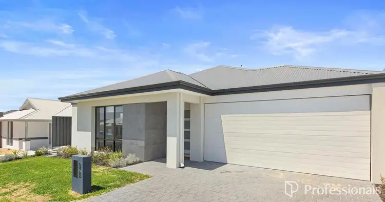 32 Melbourne Loop, Hammond Park WA 6164