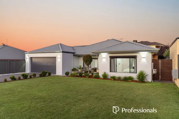 52 Larwood Crescent