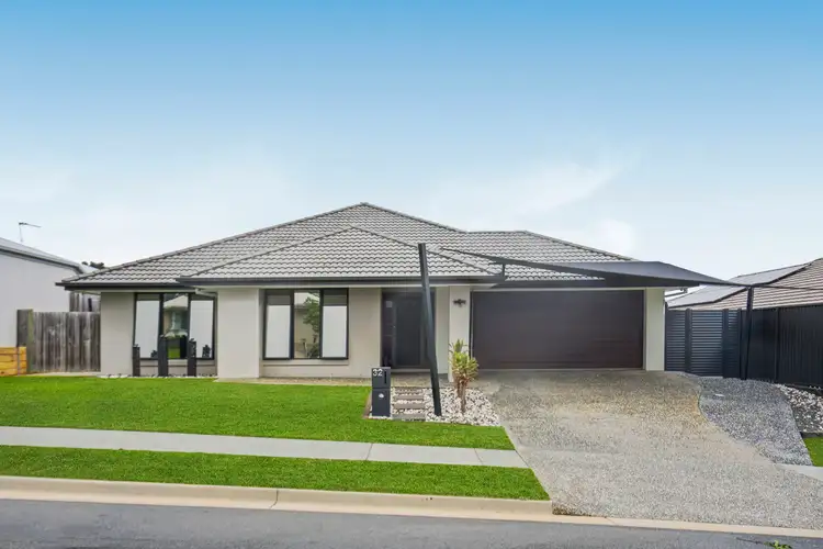32 Longstaff Crescent