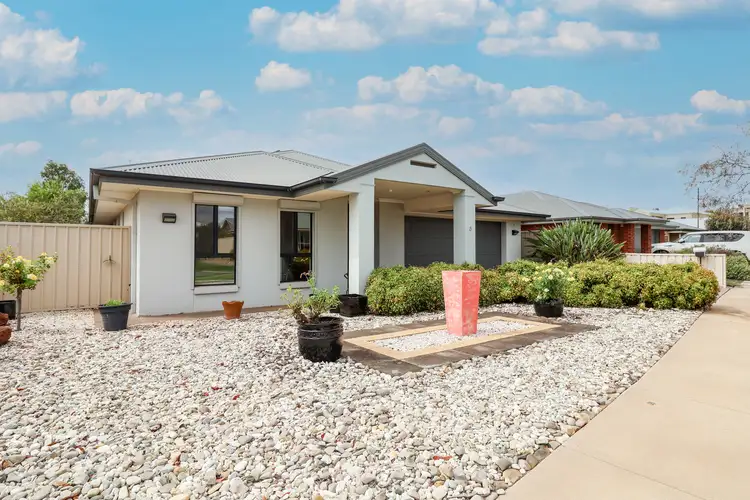 8 Sugarwood Avenue
