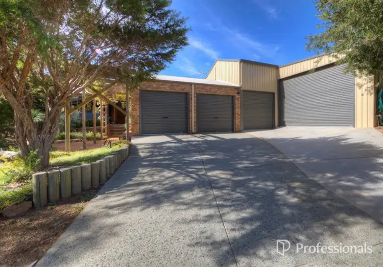8 Hakea Court