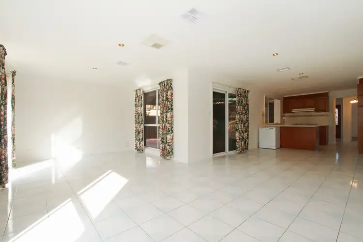 Fifth view of Homely house listing, 4 Landau Court, Taylors Lakes VIC 3038