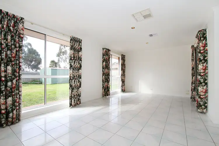 Sixth view of Homely house listing, 4 Landau Court, Taylors Lakes VIC 3038