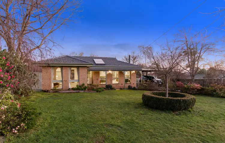 Second view of Homely house listing, 10 Kadina Court, Mooroolbark VIC 3138