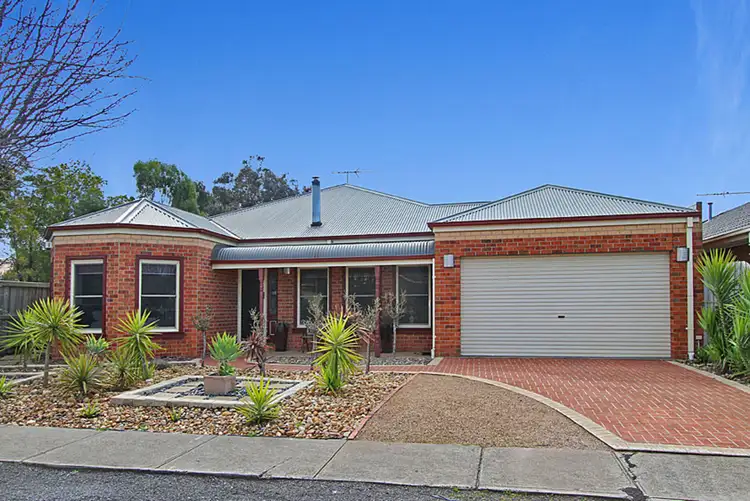 27 Southbank Walk, Taylors Hill VIC 3037