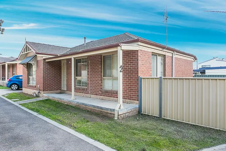 2/174 St Aidans Road, Kennington VIC 3550