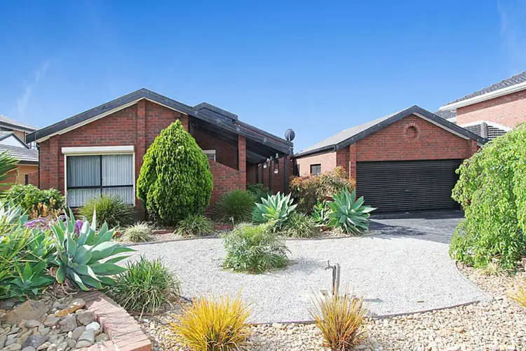 112 Chichester Drive, Taylors Lakes VIC 3038
