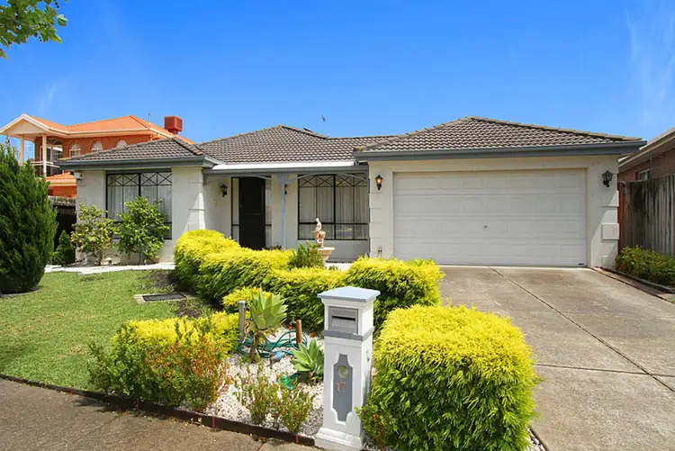 17 Muirs Court, Taylors Lakes VIC 3038