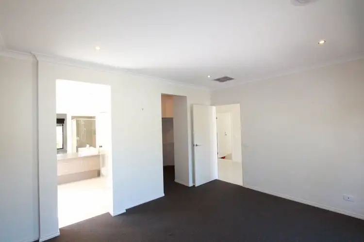 Sixth view of Homely house listing, 2 Tununga Circuit, Kangaroo Flat VIC 3555