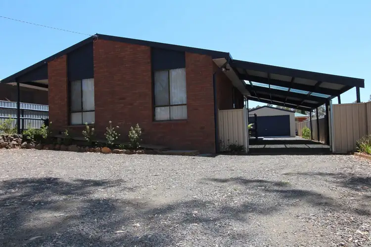 17 Lowe Street, Kangaroo Flat VIC 3555