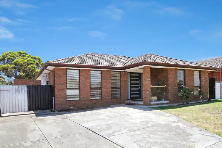 15 Angourie Crescent, Taylors Lakes VIC 3038