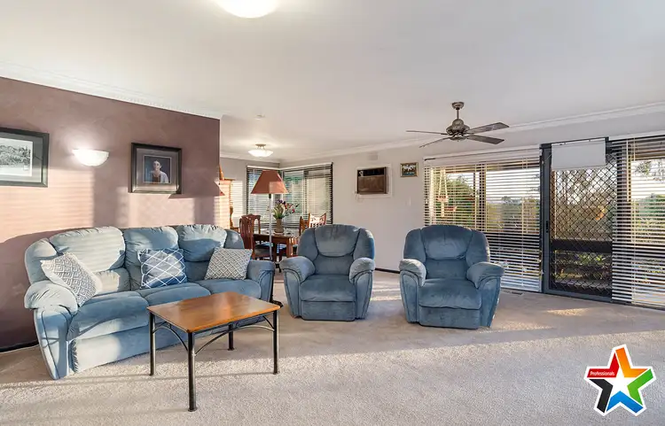 Second view of Homely house listing, 10 Royal Avenue, Mooroolbark VIC 3138