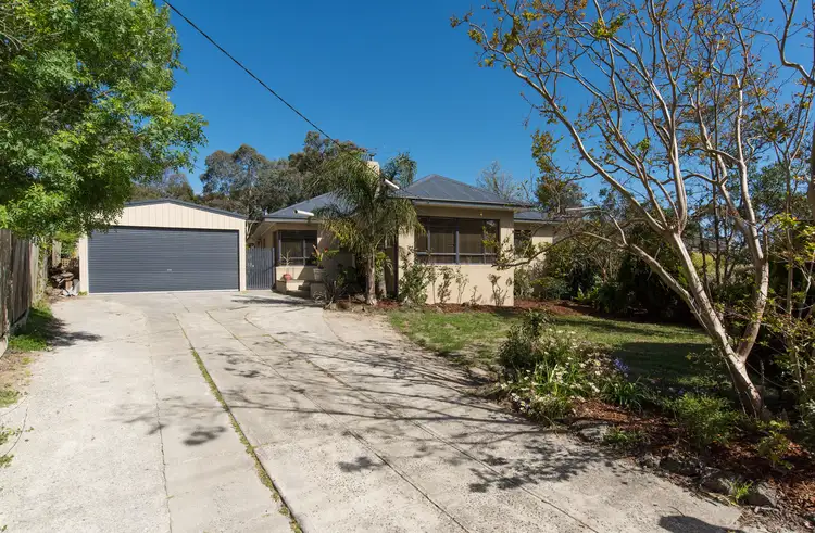 8 Abraham Drive, Croydon VIC 3136