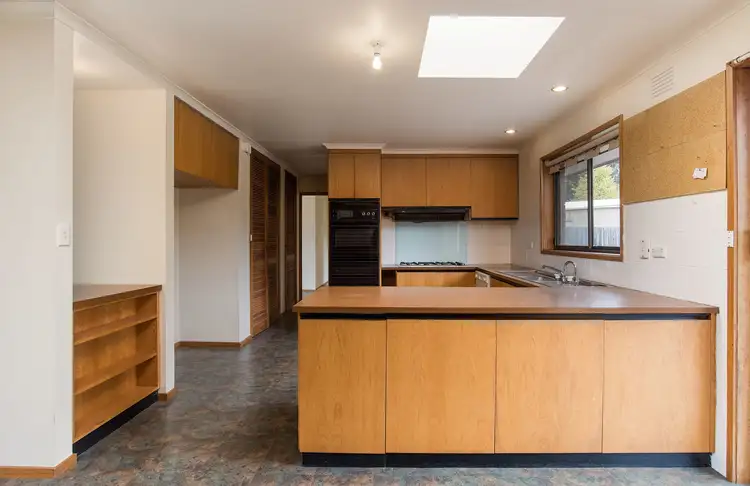 Fifth view of Homely house listing, 2 Karin Court, Mooroolbark VIC 3138