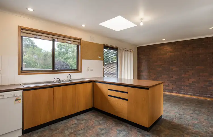 Sixth view of Homely house listing, 2 Karin Court, Mooroolbark VIC 3138